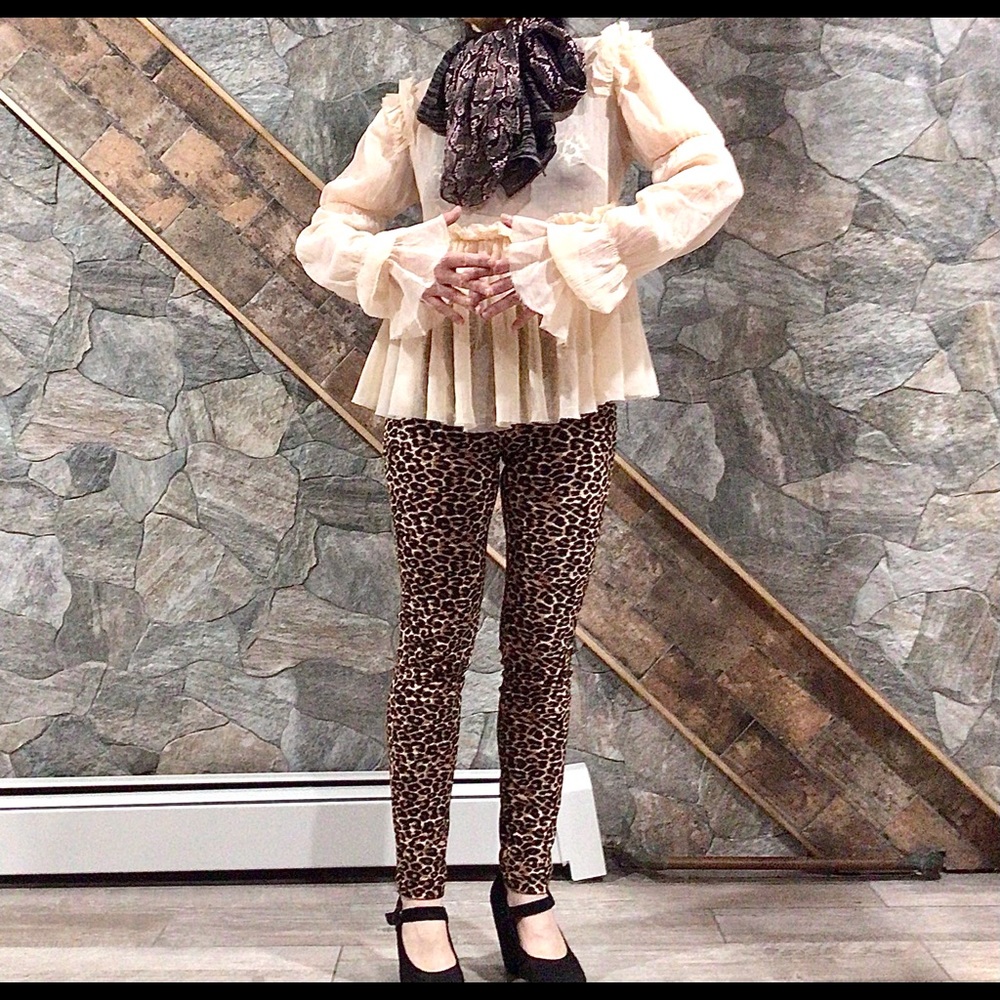 Ruffles & Frills Incredible Blouse - Picture 3 of 14